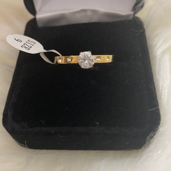 ✨💍Dainty Round Zirconia Rhinestone Engagement Ring 💍✨ - Picture 12 of 16